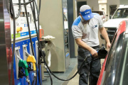 YPF anunció una baja del 4% en la nafta y el gasoil a partir de este jueves