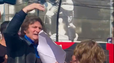 Piedrazos y tensión: así fue la agresión a Javier Milei en Lomas de Zamora