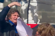Piedrazos y tensión: así fue la agresión a Javier Milei en Lomas de Zamora