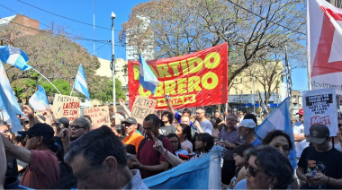 Milei tuvo que suspender un acto en Santa Fe por incidentes y hay tres detenidos