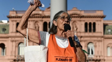 Jubilados se movilizan a las sedes de PAMI contra la quita de medicamentos
