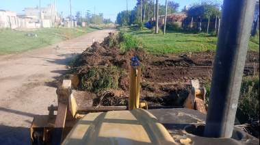 El municipio intensifica el mantenimiento de calles de tierra para mejorar la circulación en los barrios
