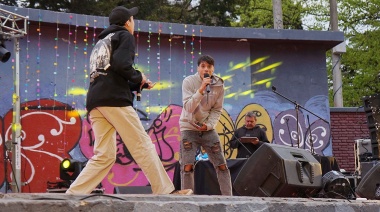 Cientos de jóvenes reciben a la Primavera con un Festival en el Parque Miguel Lillo