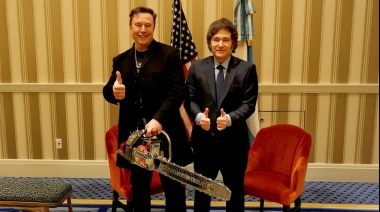 Javier Milei se reunió con Elon Musk en Estados Unidos y le regaló una motosierra