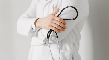 La Secretaría de Salud lanzó oferta laboral para profesionales médicos