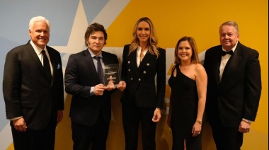 Comenzó la CPAC Argentina y Milei le entregó un reconocimiento a Lara Trump