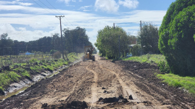 Avanzan con trabajos de mejora y entoscado en calles de Quequén