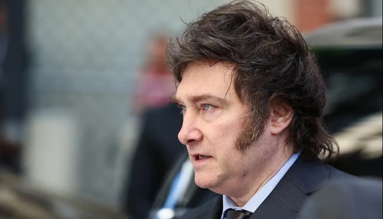 En medio de la tensión política, Javier Milei decidió suspender su viaje a España