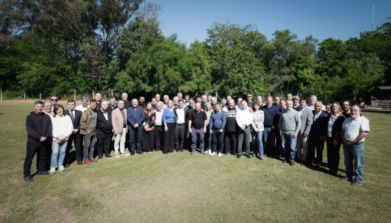 Fuerte respaldo de los intendentes a Kicillof tras la carta de CFK