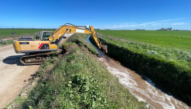 El Ente Municipal reforzó el mantenimiento vial y la limpieza de canales en el sector rural