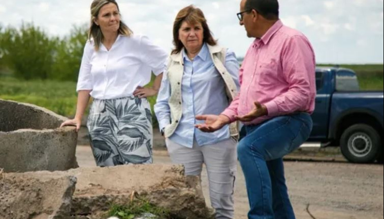 Patricia Bullrich recorrió zonas inundadas en la provincia de Buenos Aires: prometió ayuda