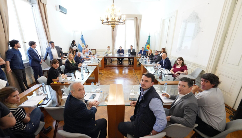 El peronismo logró dictamen para el Presupuesto y la Impositiva, pero se complica el endeudamiento de Kicillof