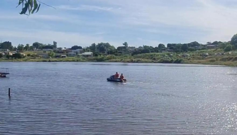 Con buzos tácticos y más personal técnico, continúa la búsqueda del joven desaparecido en el río Quequén