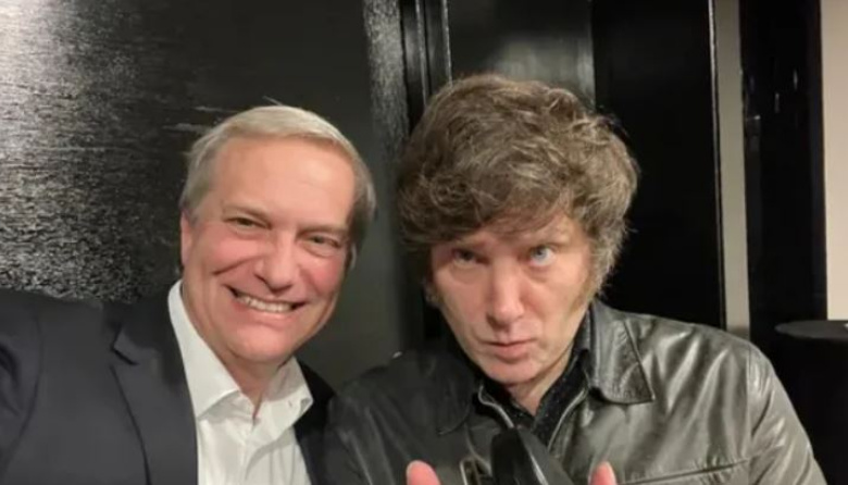 Javier Milei, exultante con "el aplastante triunfo" de su "amigo" José Antonio Kast en Chile