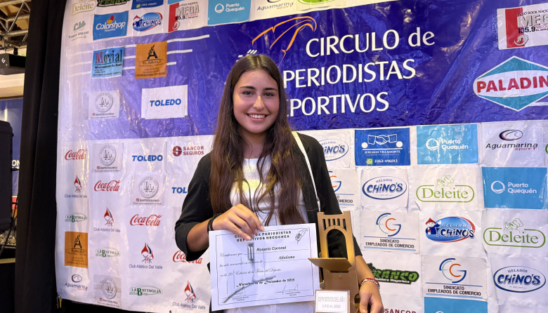 Rosario Coronel, de la Escuela Municipal, es la Deportista del Año y recibió el premio de manos del Intendente
