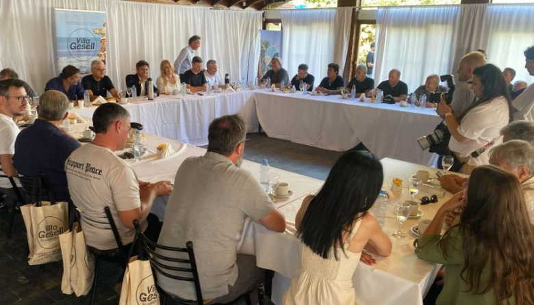 Ante el núcleo duro kicillofista, Magario volvió a impulsar la re-reelección de los intendentes