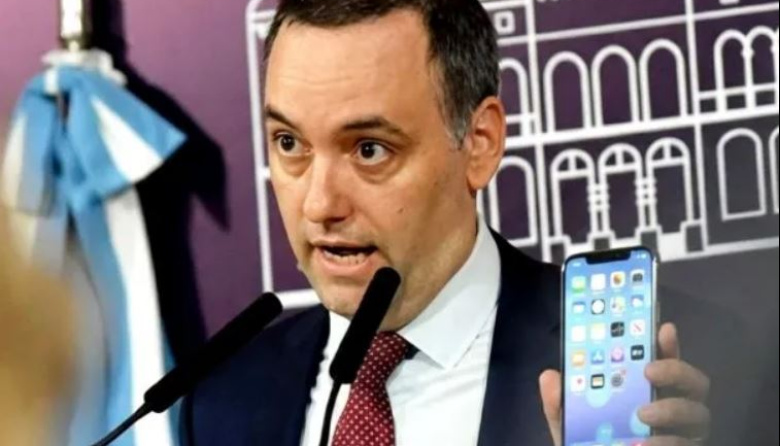 Manuel Adorni compartió una fake news de Indio Solari: la frase falsa que le adjudicaron