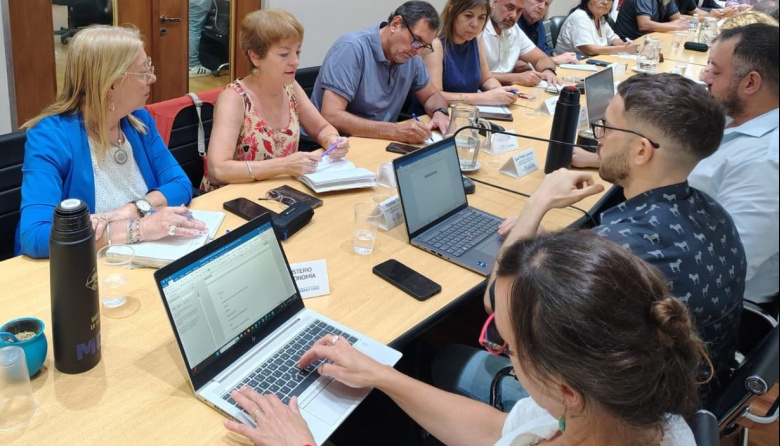 Paritarias: Los gremios docentes y estatales rechazaron el aumento del 2% que ofreció la Provincia