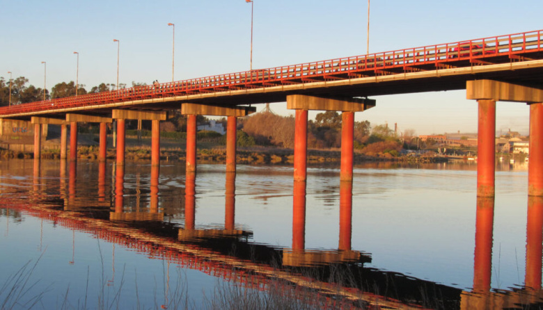 Modernizan el tendido de gas en el puente: el nuevo tramo irá por debajo del río
