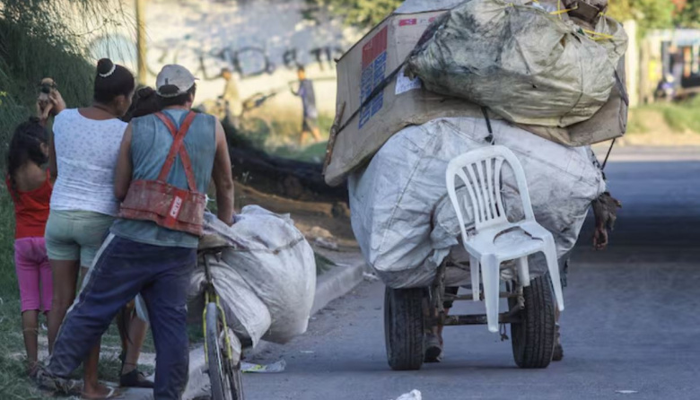La pobreza alcanzó al 28,2% de los argentinos en el segundo semestre de 2025