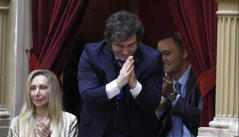 Por primera vez Milei desautoriza a su hermana y respalda a Santiago Caputo