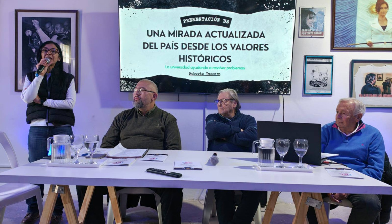 Importante convocatoria en la presentación del IEC y la charla de Roberto Tassara