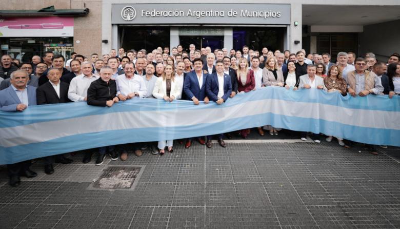 Axel Kicillof acompañó el reclamo de los intendentes