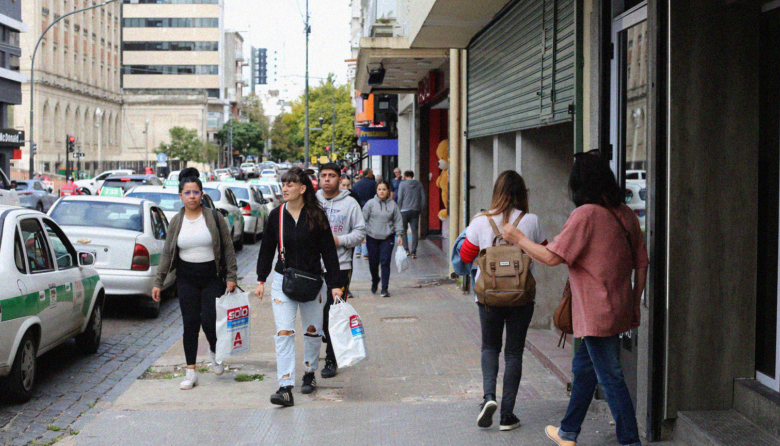 Las ventas minoristas siguen cayendo y las pymes postergan sus proyectos de inversión