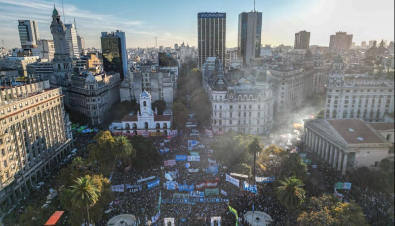 Con Plaza de Mayo llena, la universidad volvió a exigirle a Milei la aplicación de la ley de financiamiento