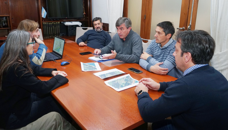 El Intendente y su equipo se reunieron con Hidráulica para avanzar en soluciones para el distrito