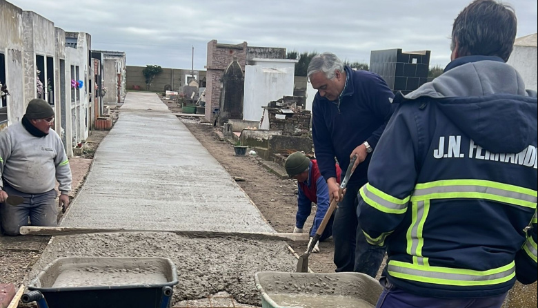 Se ejecuta la renovación de las veredas y puesta en valor del cementerio de Juan N. Fernández