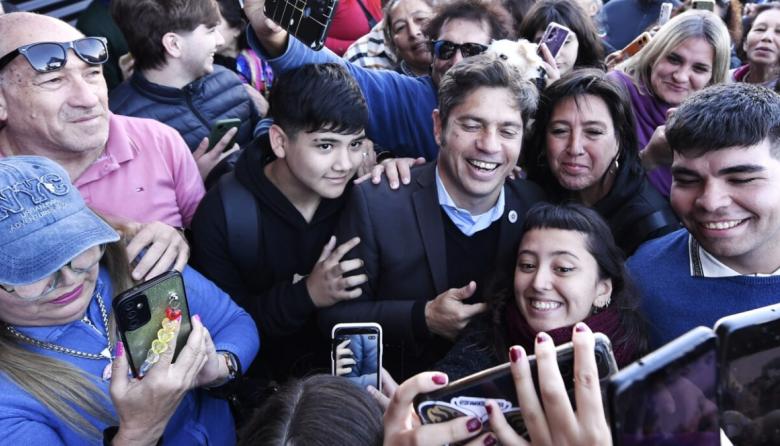 Axel Kicillof se subió al escenario de Cosquín: “Sin federalismo no hay país”