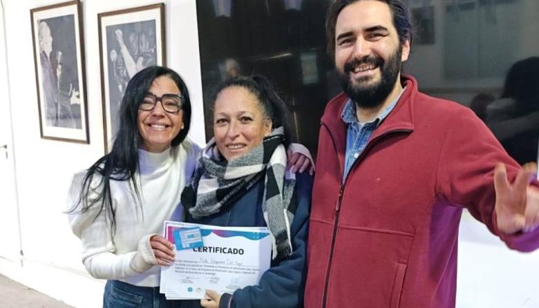 Andrea Cáceres participó de la entrega de certificados del Curso de Manipulación de Alimentos en “Lo de Néstor”