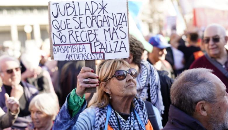 “Muchos jubilados deben optar entre comprar un medicamento u otro”: la Iglesia Católica pide garantizar la seguridad social