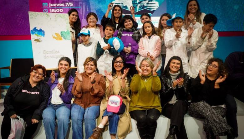 “Semillas de empatía”: estudiantes bonaerenses presentaron su libro en la Feria del Libro junto a Andrea Cáceres