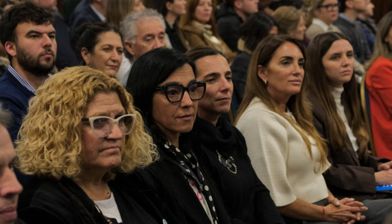 Cáceres acompañó a Axel Kicillof en la firma de una nueva adhesión al programa Municipios Unidos por la Niñez y la Adolescencia