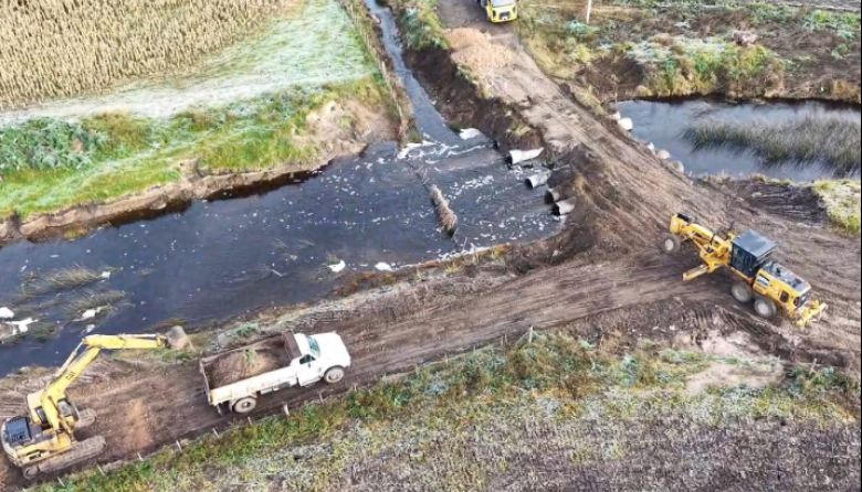 Intensificaron trabajos en la red vial rural para mejorar la conectividad y el escurrimiento del agua