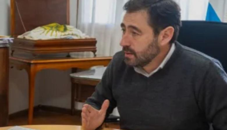 Quién es el intendente libertario que fue suspendido en sus funciones en Río Negro