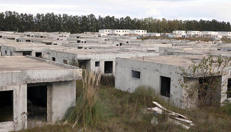 “La libertad empieza en tu casa”: Cómo hace la Provincia para rescatar las 16.000 viviendas que abandonó Milei