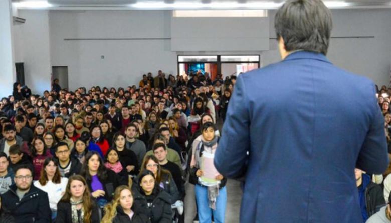 La Provincia suma casi 1800 residentes al sistema de salud