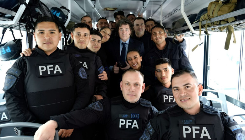 Anunciaron aumentos para las Fuerzas Armadas y de seguridad, pero siguen perdiendo contra la inflación
