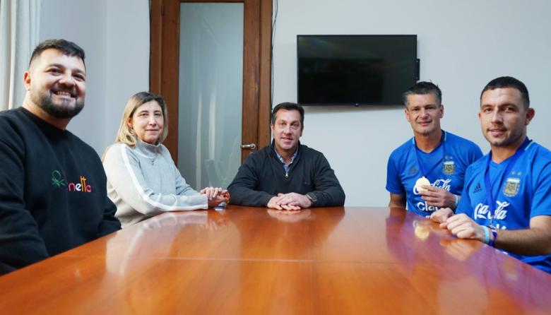 El Intendente recibió a los necochenses campeones con la Selección Argentina FADDIM en Houston