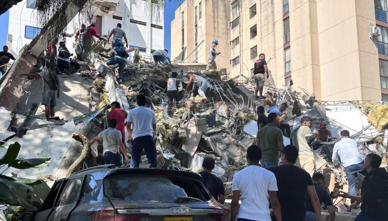 Más de 130 muertos, 570 heridos, viviendas y vías dañadas y aeropuertos cerrados, las dramáticas cifras que deja hasta ahora el terremoto en Colombia