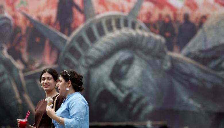 Incertidumbre por el estado de las negociaciones entre Estados Unidos e Irán tras un ataque contra un buque en el estrecho de Ormuz