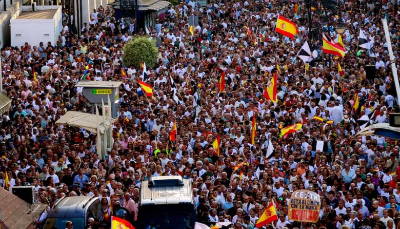Miles de ceutíes se han concentrado este domingo para pedir soluciones a la crisis migratoria