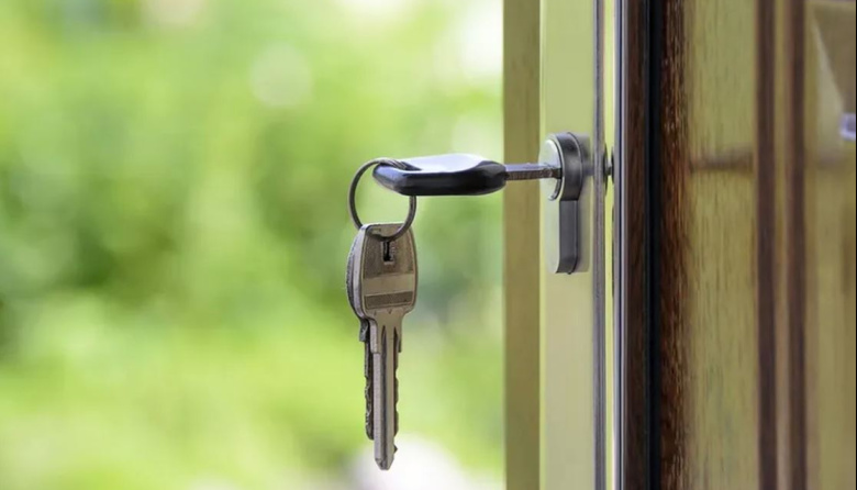 El sueño de la casa propia, cada vez más lejos: 2,5 millones de jóvenes siguen en el hogar familiar