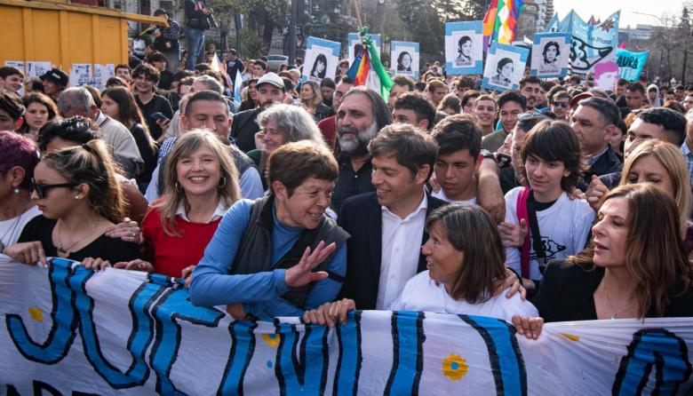 Kicillof cambia su agenda y se suma a la marcha de La Noche los Lápices en medio de la polémica por los micros