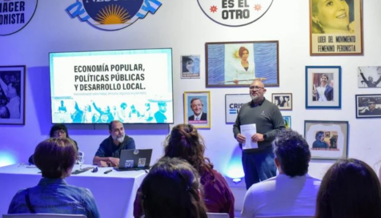 Charla sobre la inserción de la ultraderecha y cómo se utiliza la venta del odio