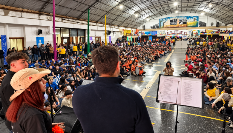 Arturo Rojas dio la bienvenida a los más de 750 jóvenes que participan de la «Invasión de Pueblos»