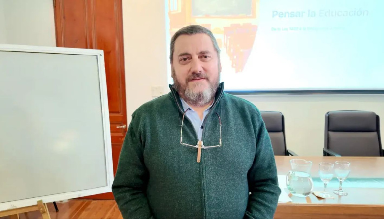 Educación e inteligencia artificial: un recorrido desde la Ley 1420 hasta la actualidad
